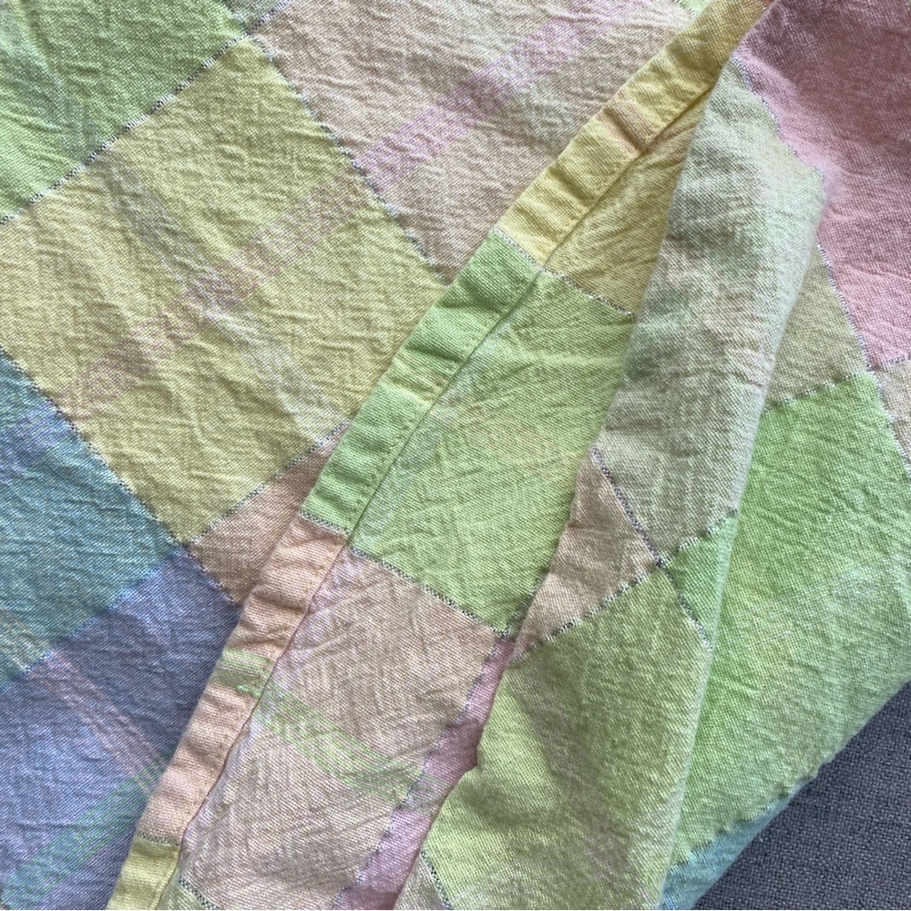 Vintage Round Pastel Plaid Tablecloth With 4 Napkins - Picture 4 of 4